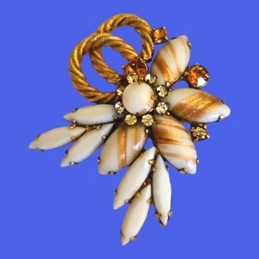 VTG JULIANA Copper Fluss Rhinestone Navette Floral Colonial Brooch Pin